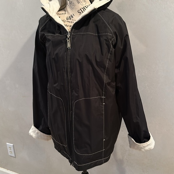 Reversible weatherproof jacket - Picture 8 of 10